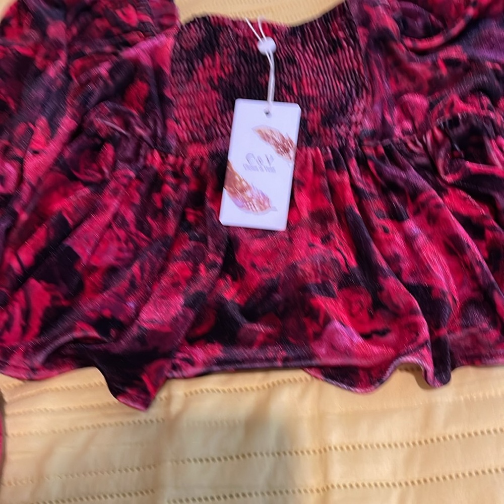 Elegant Red Velvet Women's Top - Picture 6 of 7